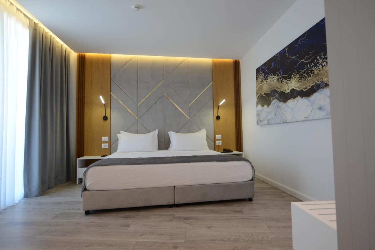 Ebbi Hotel Dhërmi Buitenkant foto