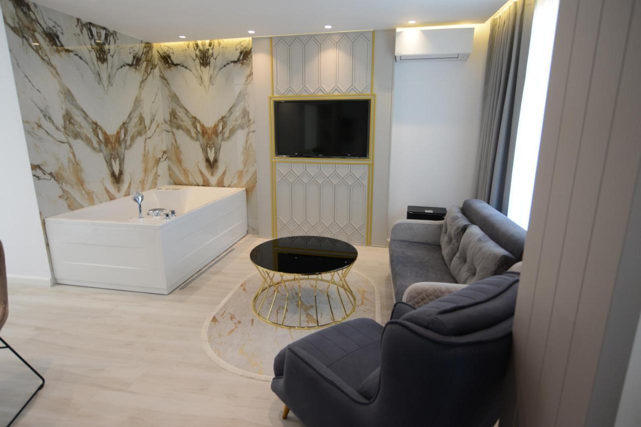 Ebbi Hotel Dhërmi Buitenkant foto