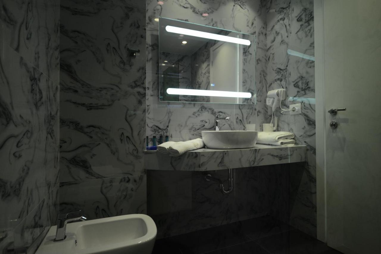 Ebbi Hotel Dhërmi Buitenkant foto