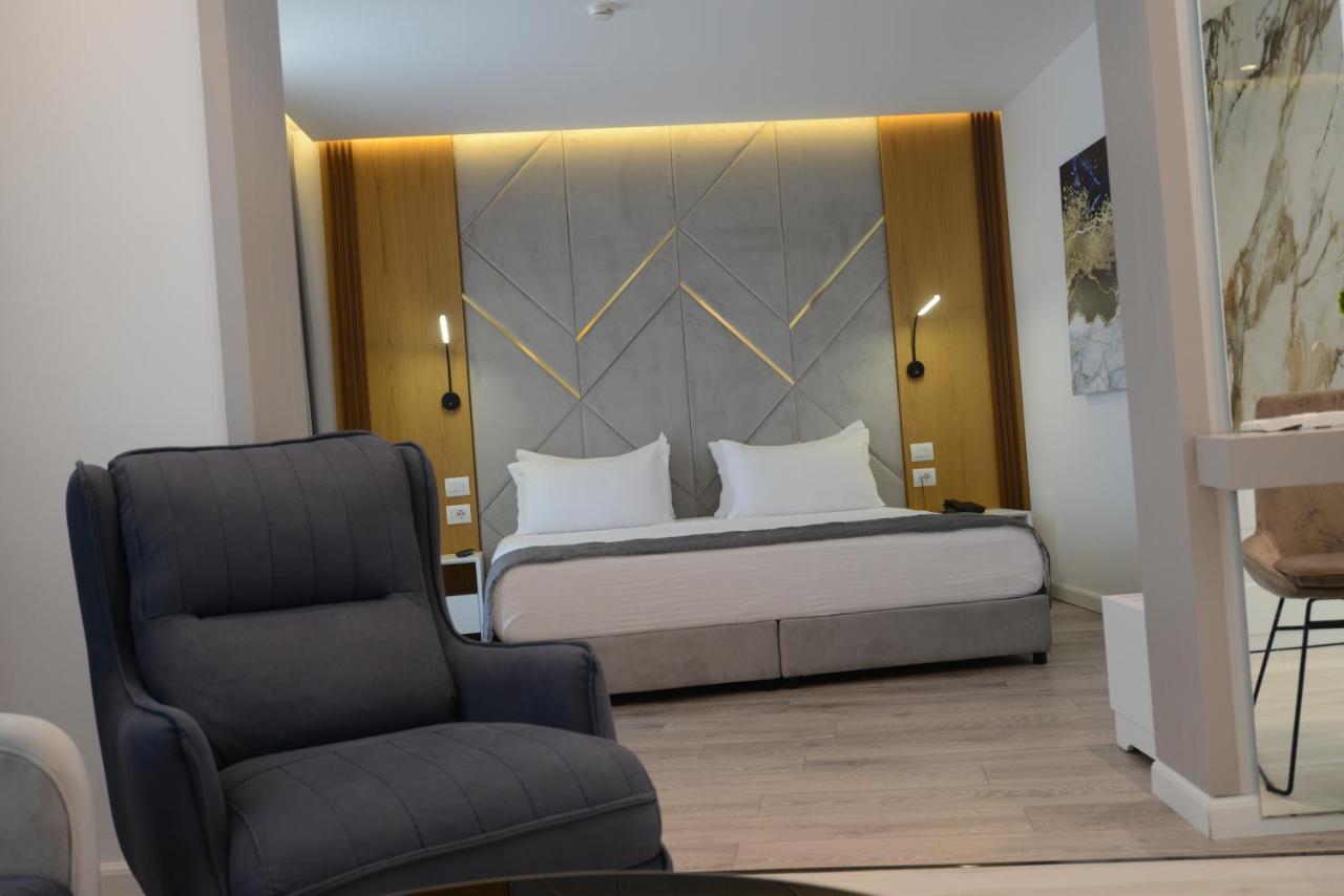 Ebbi Hotel Dhërmi Buitenkant foto