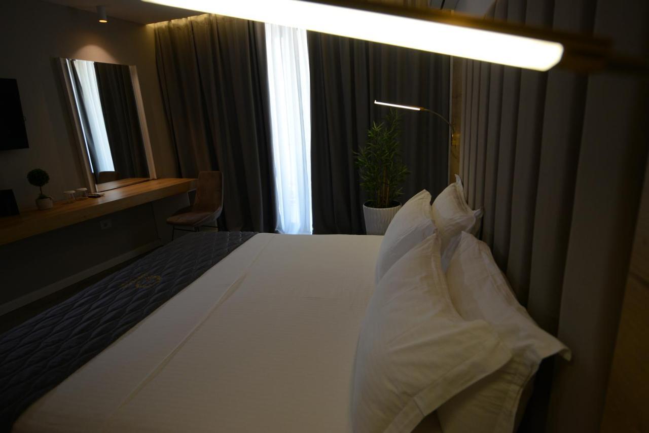 Ebbi Hotel Dhërmi Buitenkant foto