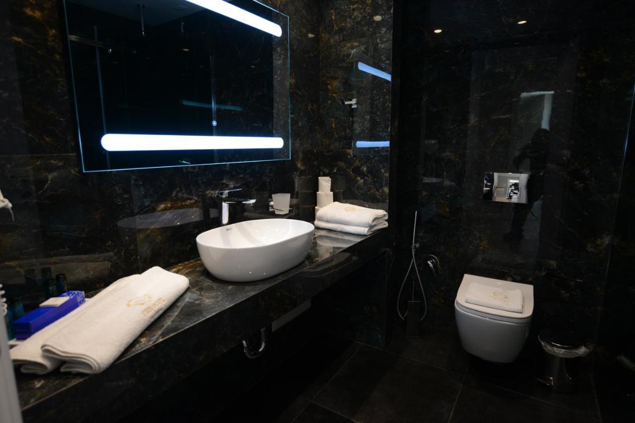 Ebbi Hotel Dhërmi Buitenkant foto