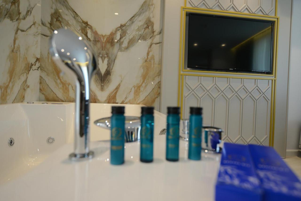 Ebbi Hotel Dhërmi Buitenkant foto